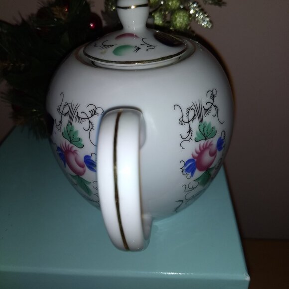 Fine Porcelain Cobalt Tea Pot. - Picture 3 of 6